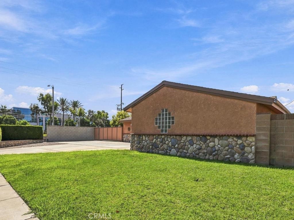 10471 Saint Alban Street Property Photo 2