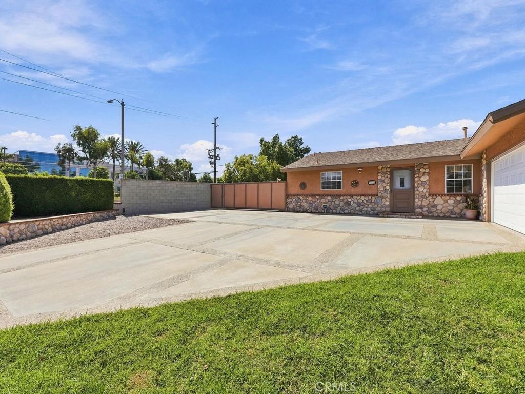 10471 Saint Alban Street Property Photo 3
