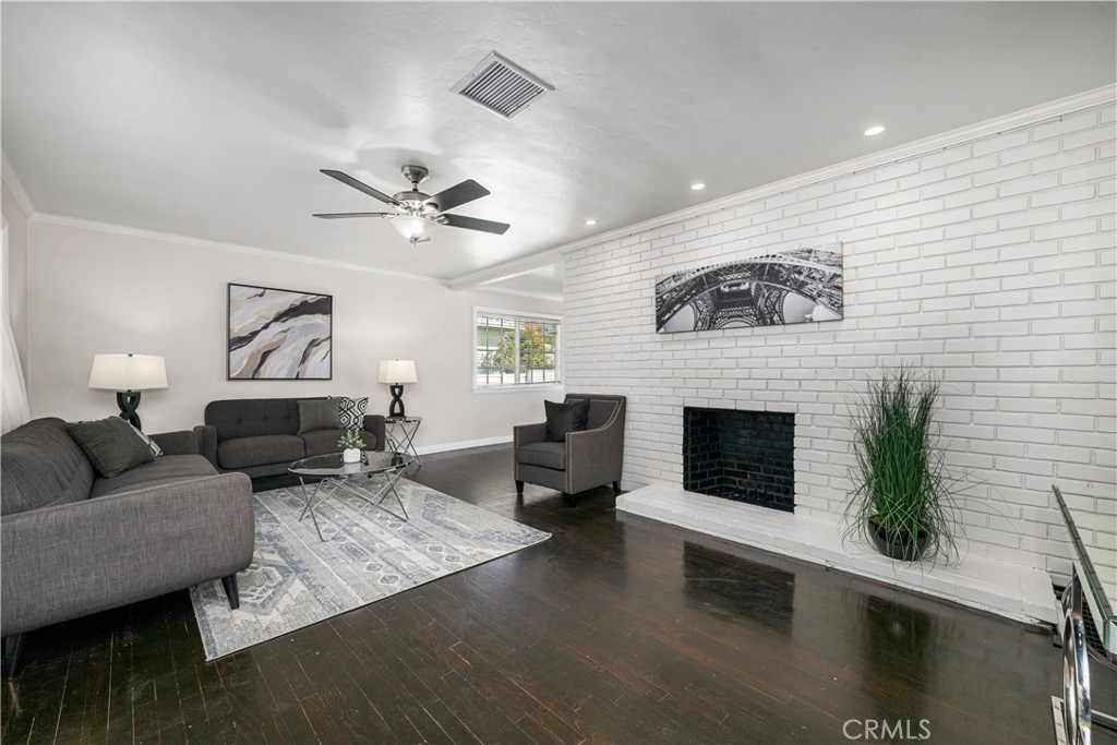 6032 Oliva Property Photo 3