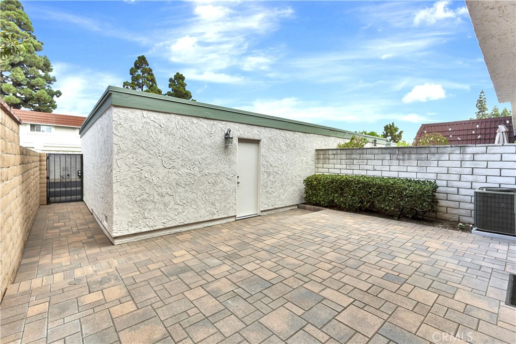6907 Orangewood Property Photo 3