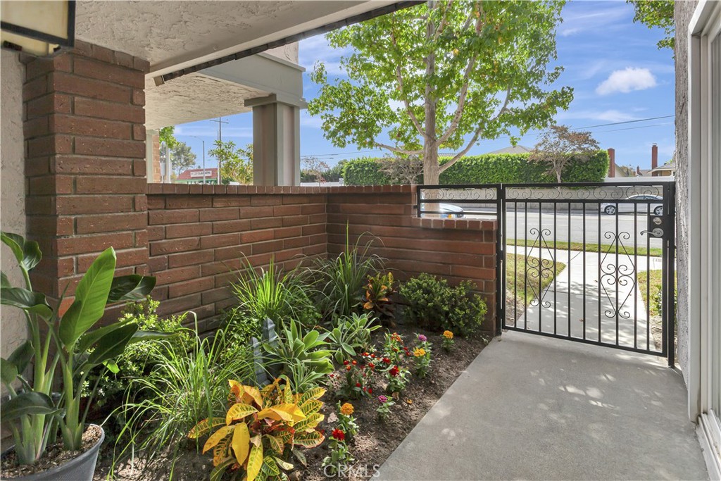 6907 Orangewood Property Photo 4