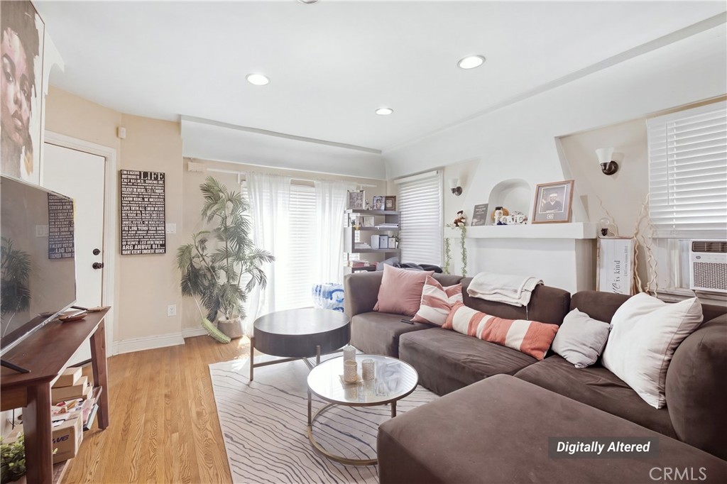 611 W 110th Property Photo 11