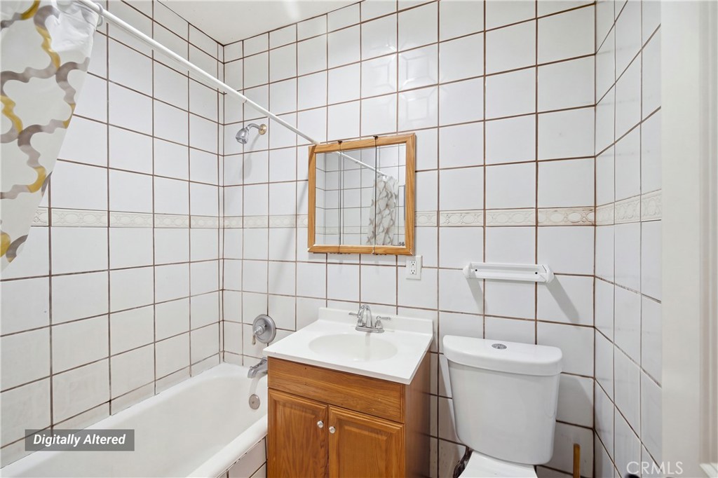 611 W 110th Property Photo 17