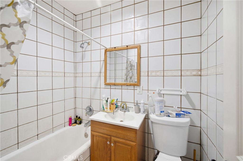 611 W 110th Property Photo 18