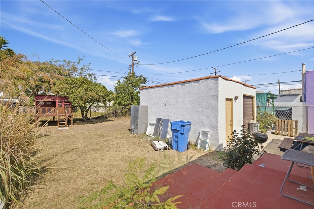 611 W 110th Property Photo 32