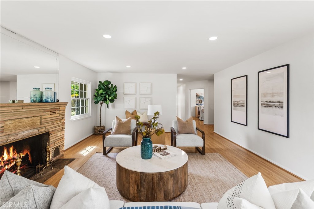 14021 Livingston Street Property Photo 4