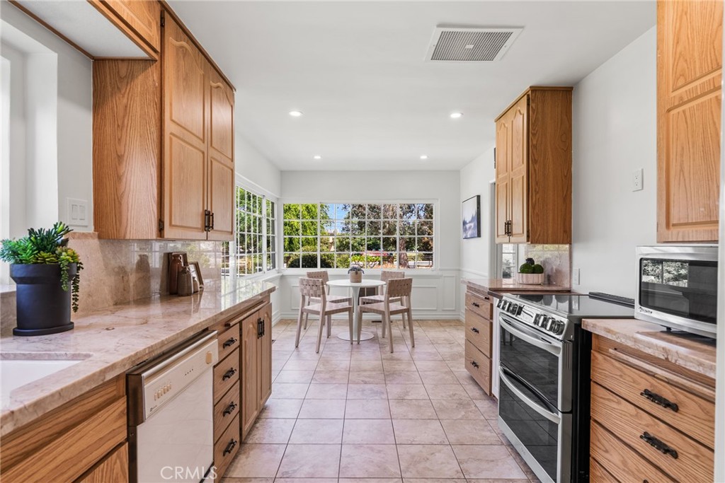 14021 Livingston Street Property Photo 6