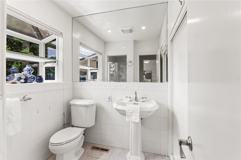 14021 Livingston Street Property Photo 20