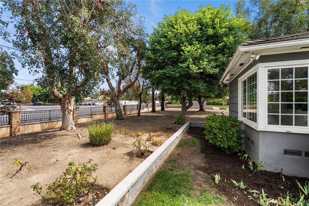 14021 Livingston Street Property Photo 42