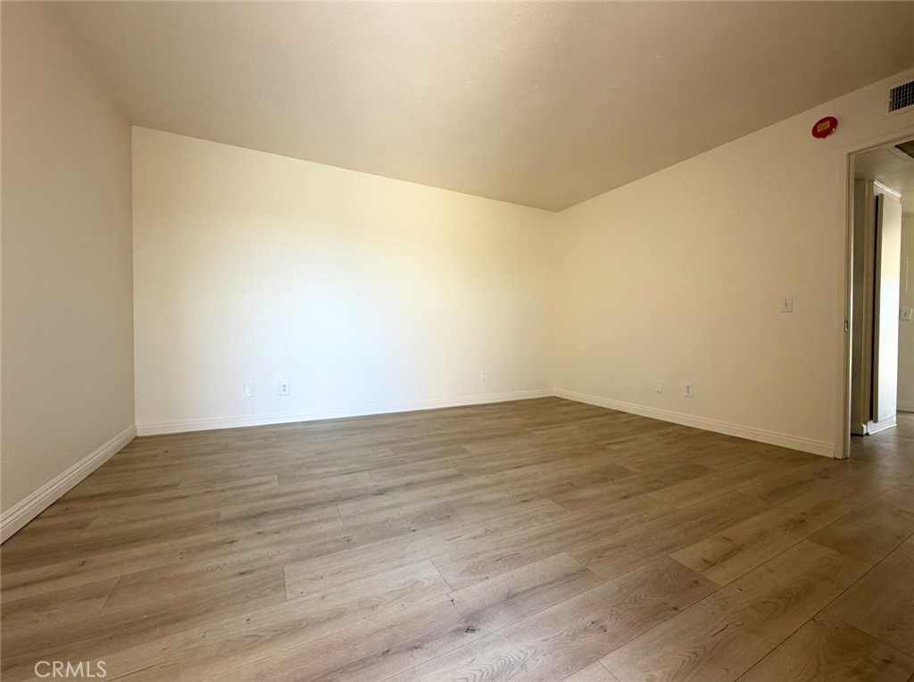 2493 W Acacia Avenue Property Photo 9