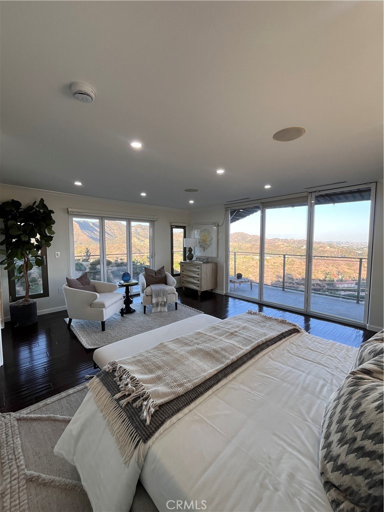6960 Pacific View Drive Property Photo 1
