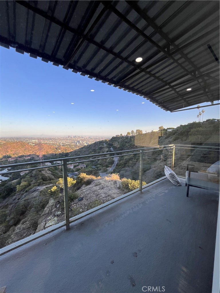 6960 Pacific View Drive Property Photo 3