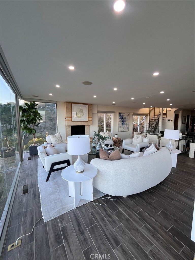 6960 Pacific View Drive Property Photo 11