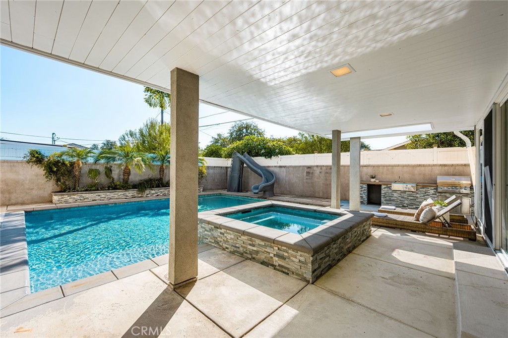 369 S Poinsettia Property Photo 4