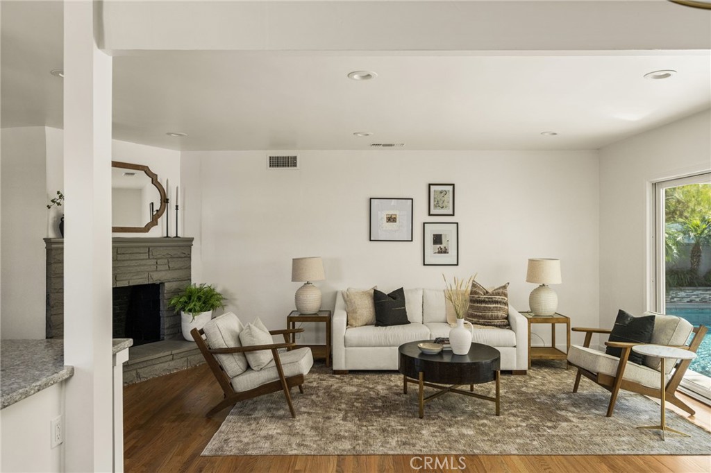 369 S Poinsettia Property Photo 12