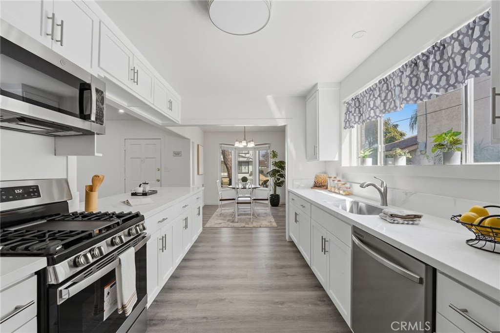 9556 Mayne Property Photo 2