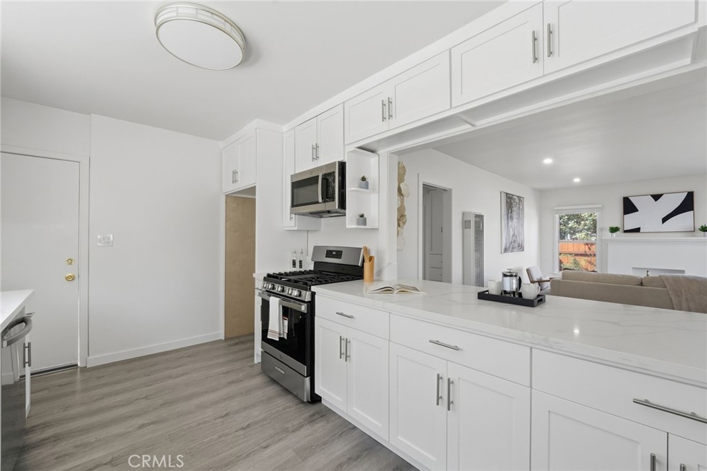 9556 Mayne Property Photo 4