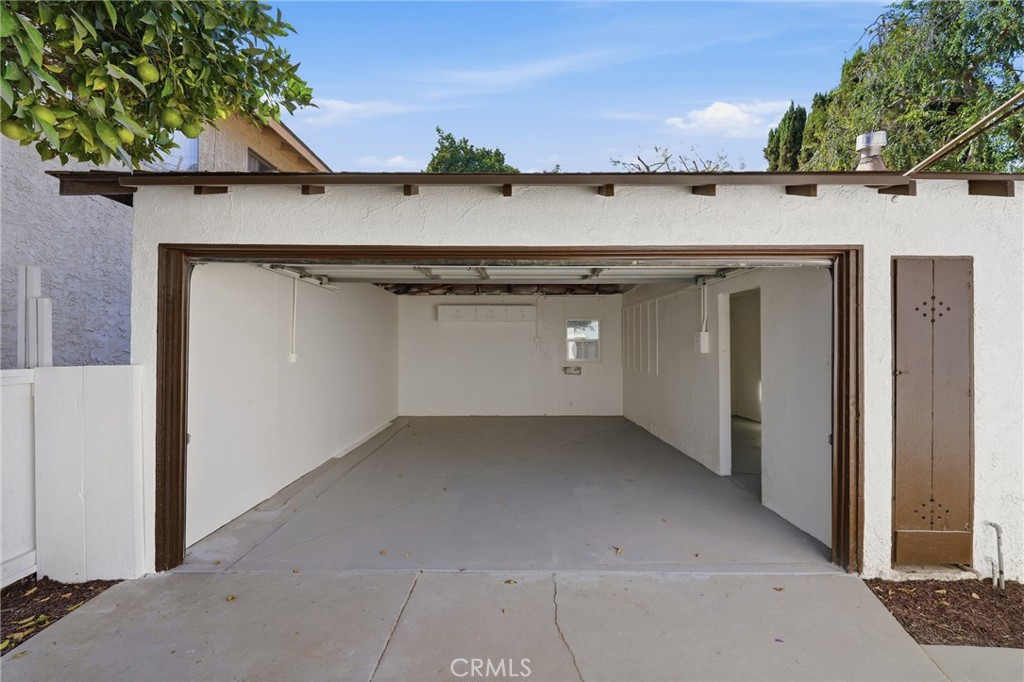 9556 Mayne Property Photo 17