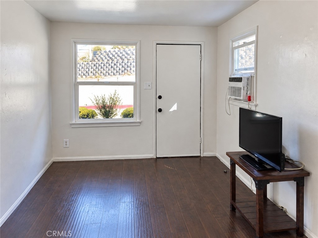 5628 Pickering Ave Property Photo 2
