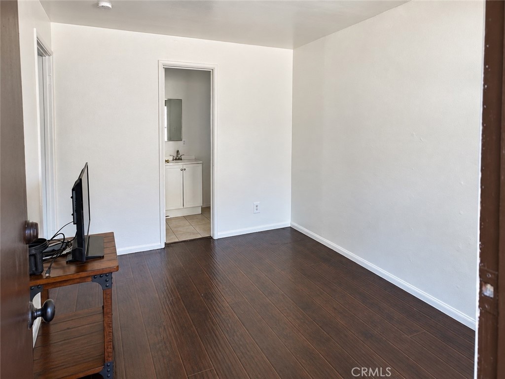 5628 Pickering Ave Property Photo 3