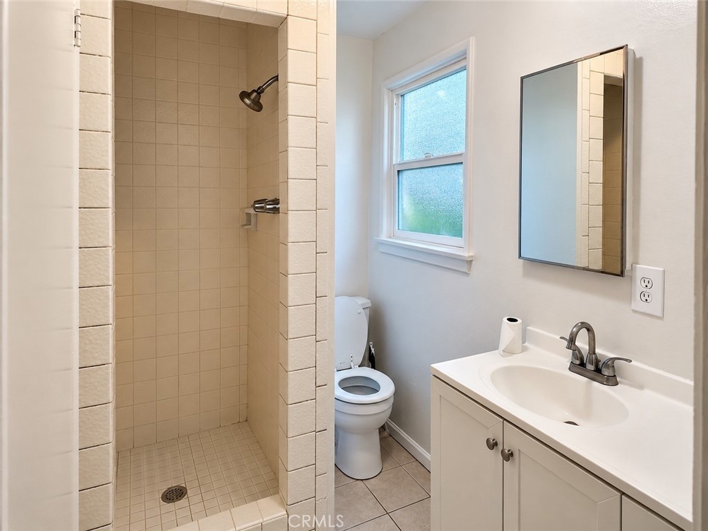 5628 Pickering Ave Property Photo 6