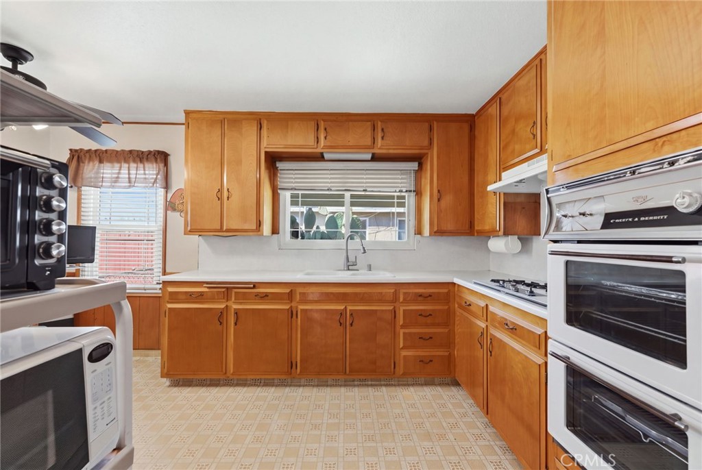 9606 Maplewood Property Photo 8