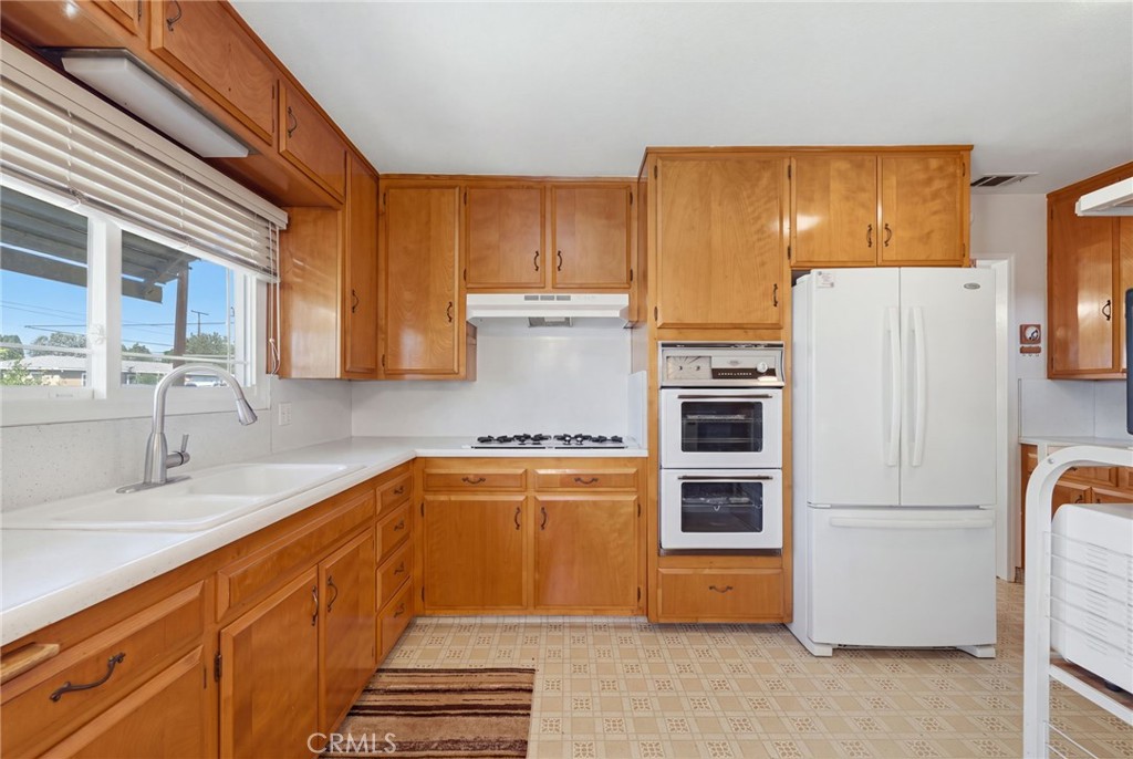 9606 Maplewood Property Photo 10