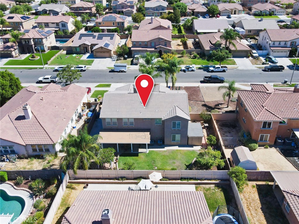 1043 Hawthorne Property Photo 3