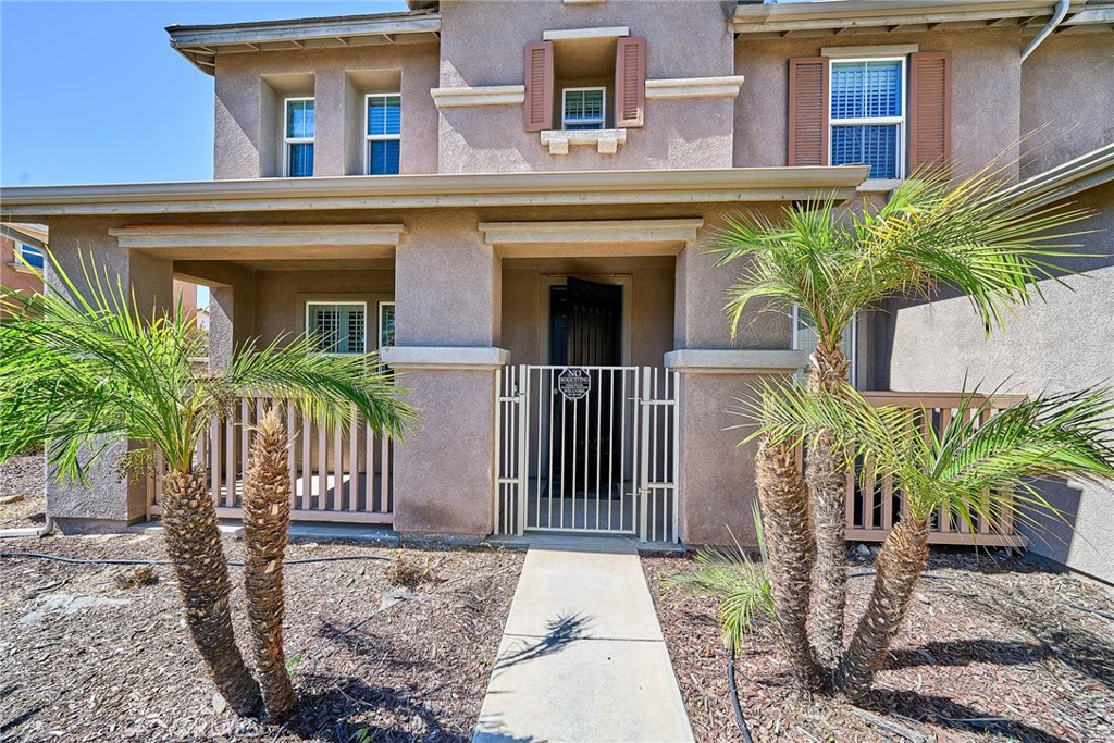 1043 Hawthorne Property Photo 4