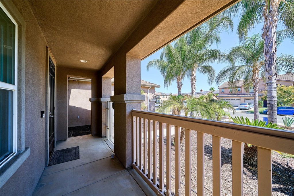 1043 Hawthorne Property Photo 5