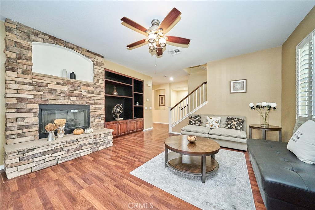 1043 Hawthorne Property Photo 6