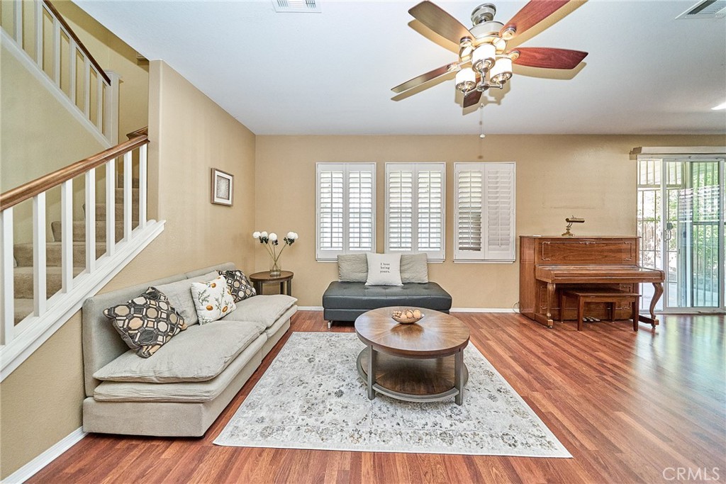 1043 Hawthorne Property Photo 8