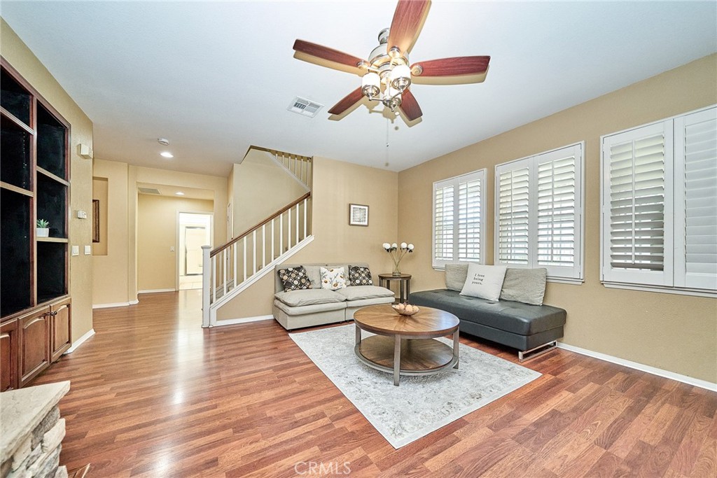 1043 Hawthorne Property Photo 9