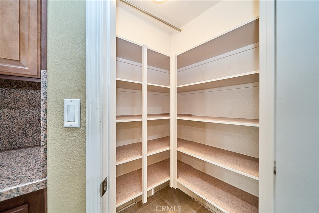 1043 Hawthorne Property Photo 15