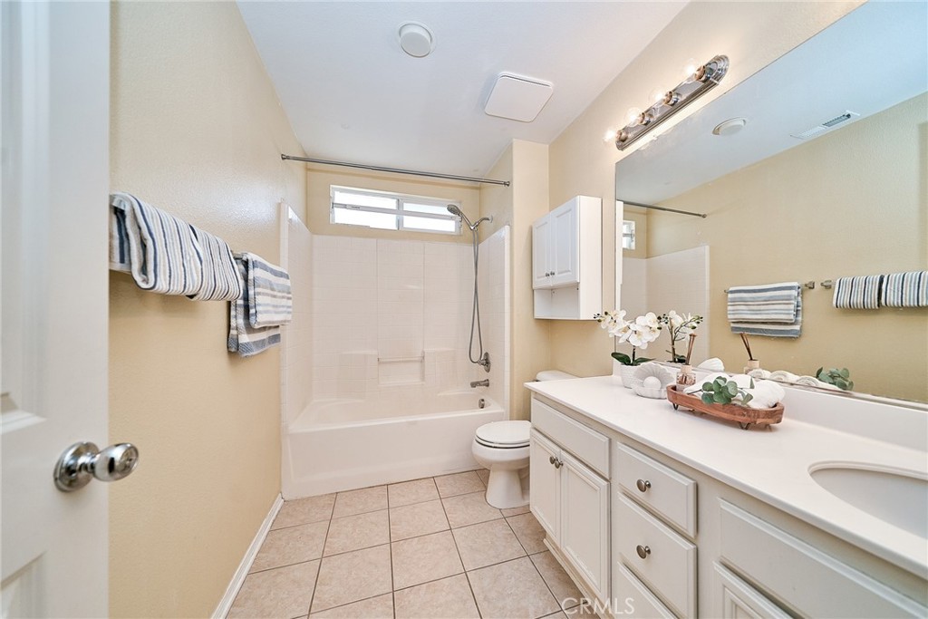 1043 Hawthorne Property Photo 38