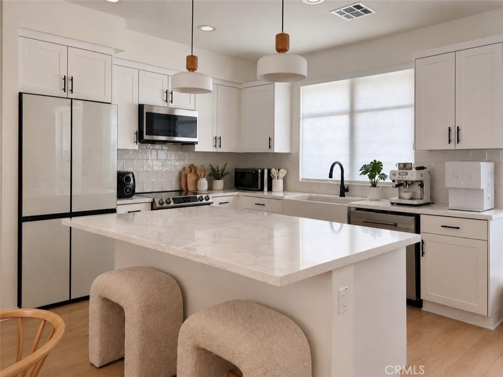 2143 Marine Walk Property Photo 1