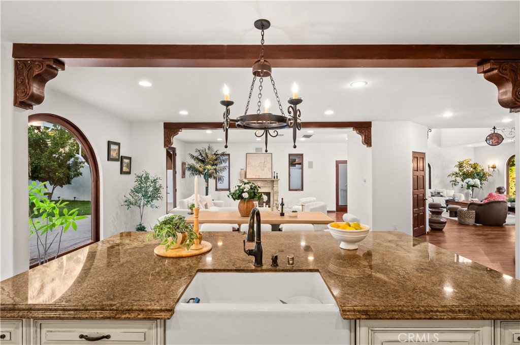 2037 Hill Drive Property Photo 10