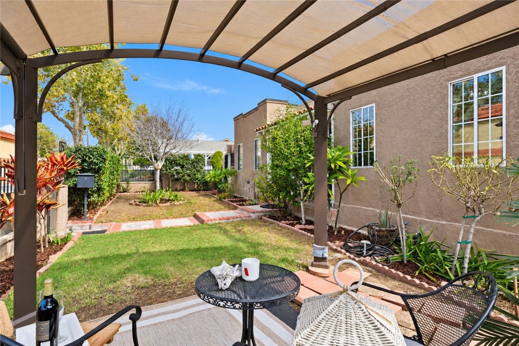 6266 Western Property Photo 4