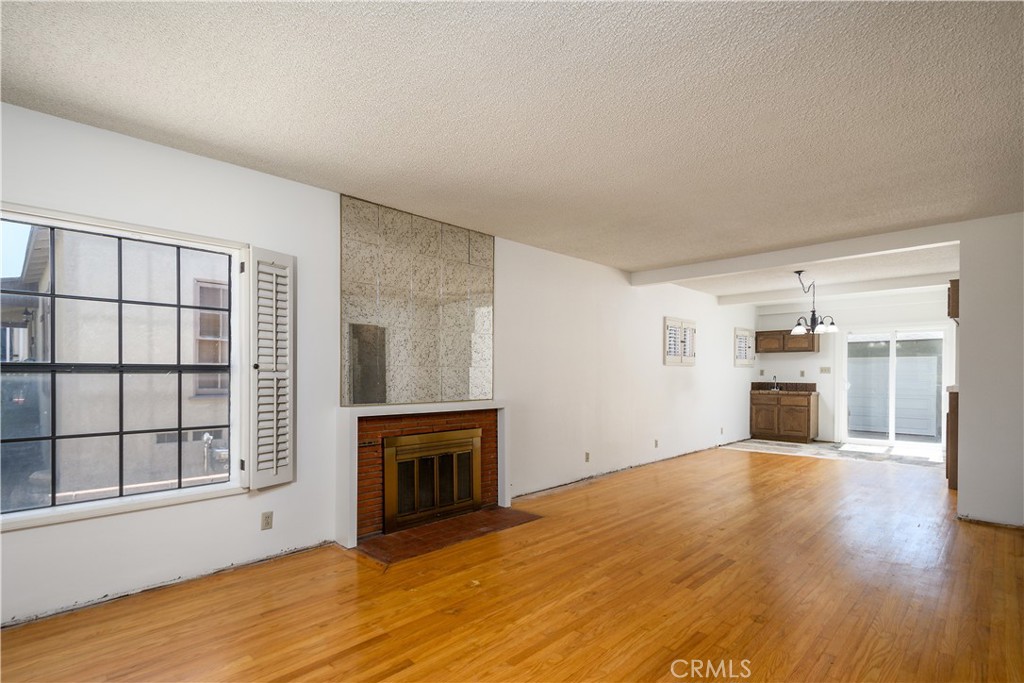 11042 Maple Property Photo 3