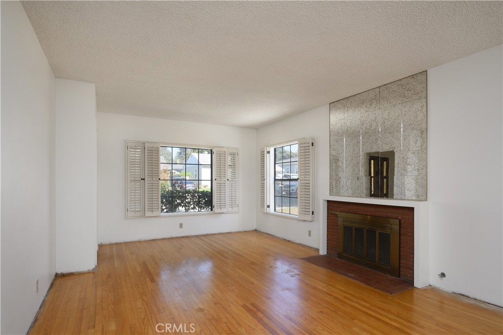 11042 Maple Property Photo 5