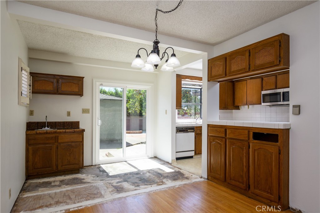 11042 Maple Property Photo 6