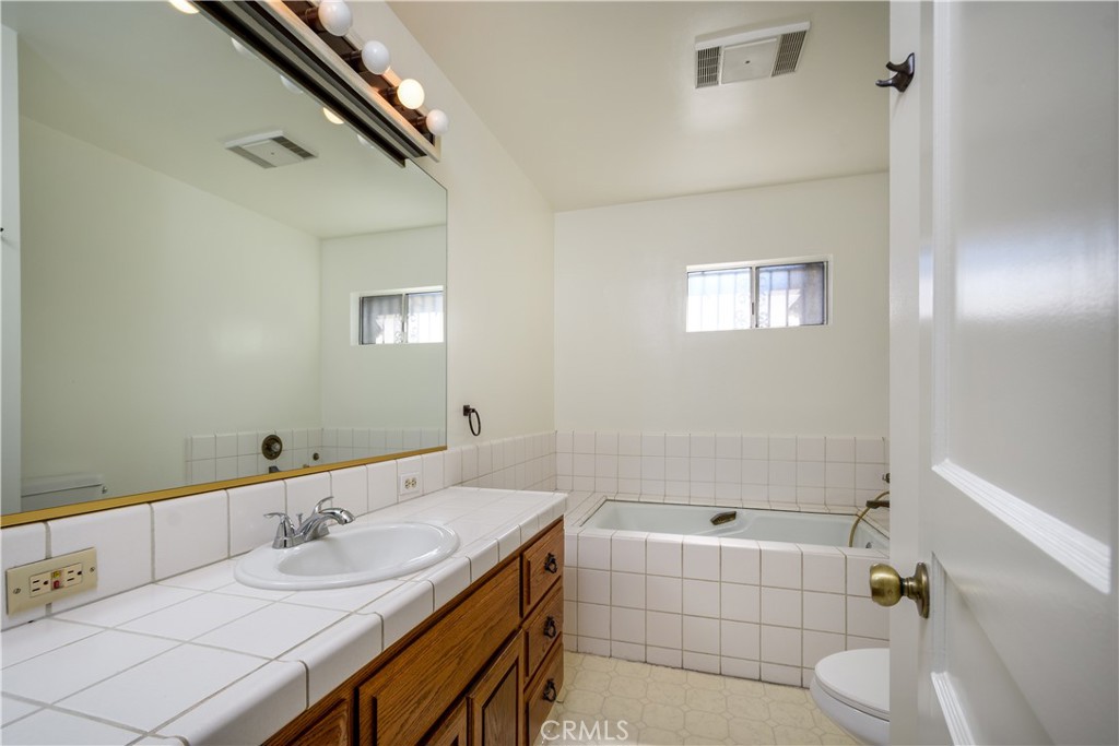 11042 Maple Property Photo 19