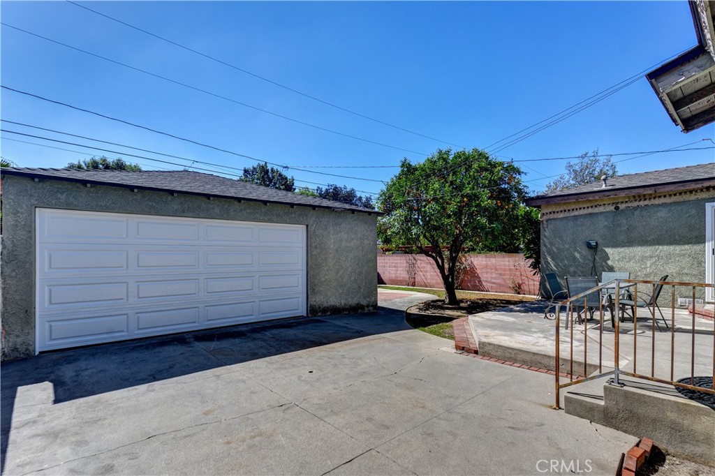 11042 Maple Property Photo 20