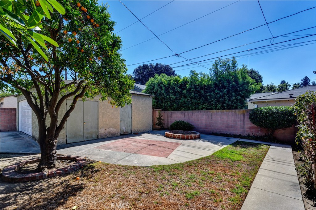 11042 Maple Property Photo 23