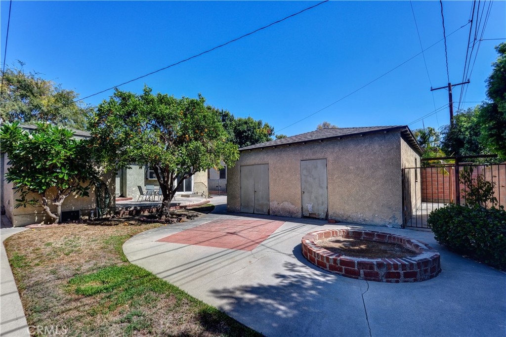 11042 Maple Property Photo 24