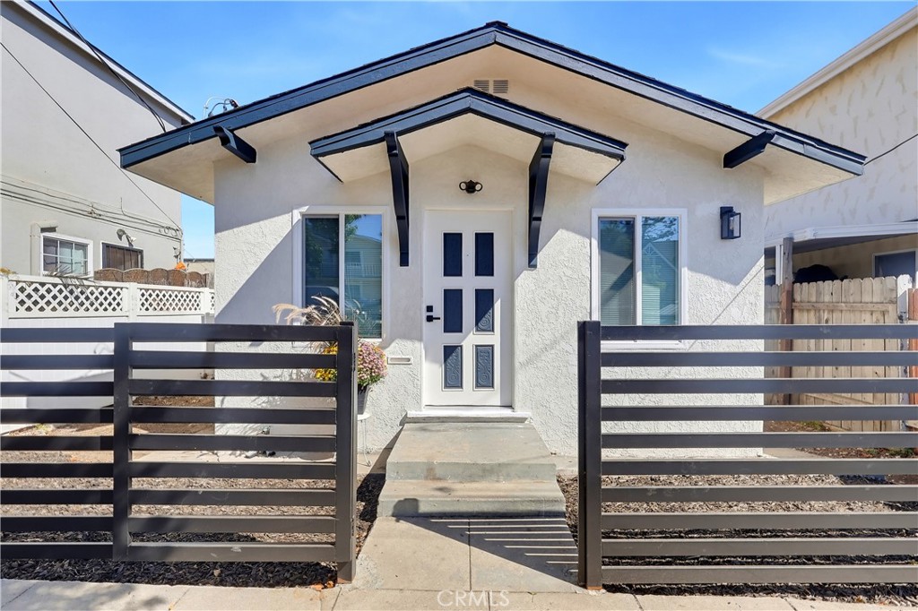 1326 S Cabrillo Property Photo 1