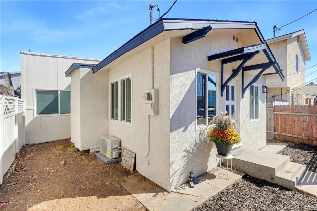1326 S Cabrillo Property Photo 3
