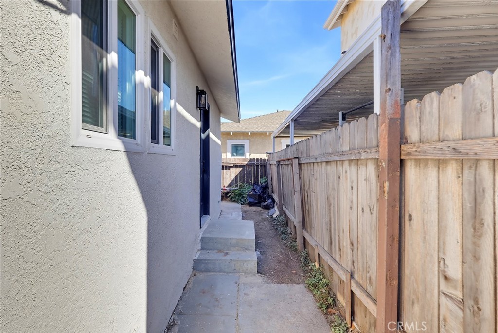 1326 S Cabrillo Property Photo 6