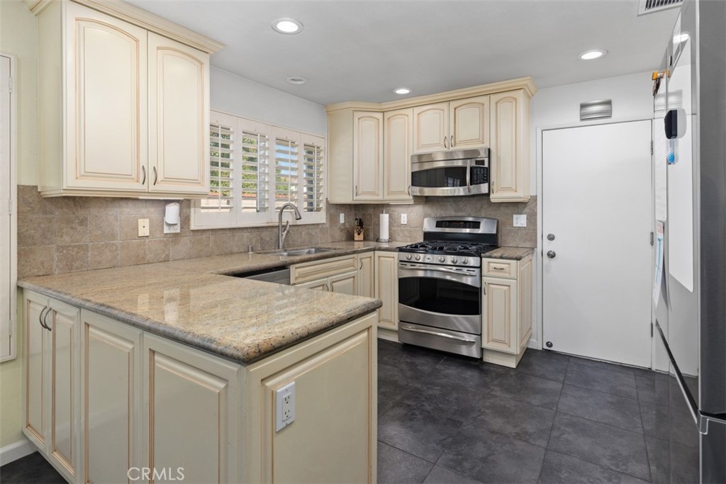 24254 Doeskin Place Property Photo 6