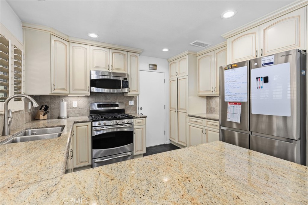 24254 Doeskin Place Property Photo 7
